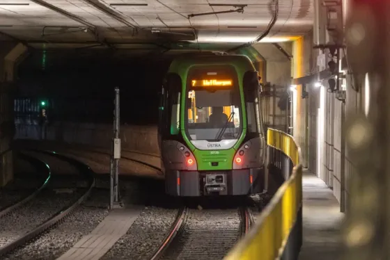 Netz-Weise - Üstra-Zug in Tunnel